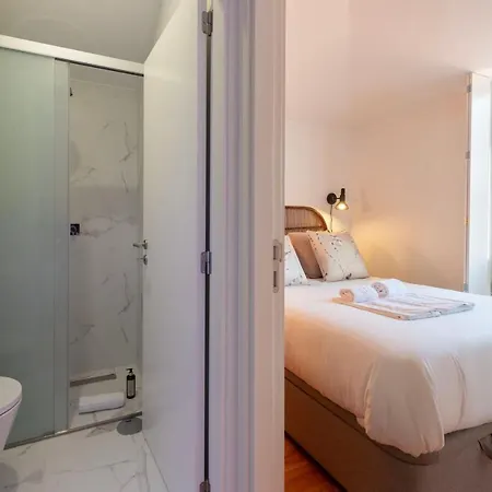 Unique T2 W/ View Of The River By Lovelystay Porto